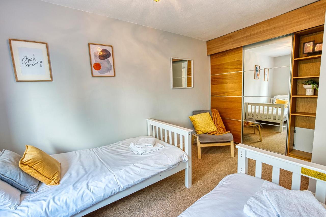 סאות' Cosy 3 Bed Apartment In Southam, Sleeps 6 מראה חיצוני תמונה